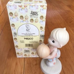 Precious Moments Enter His Court with Thanksgiving